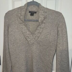 Ann Taylor V-Neck Sweater in Light Gray Cashmere. Size XS.
